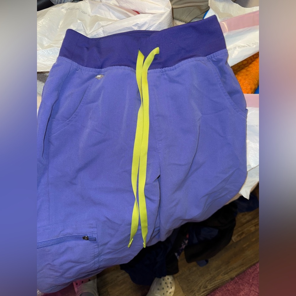 FIGS High waisted scrub joggers